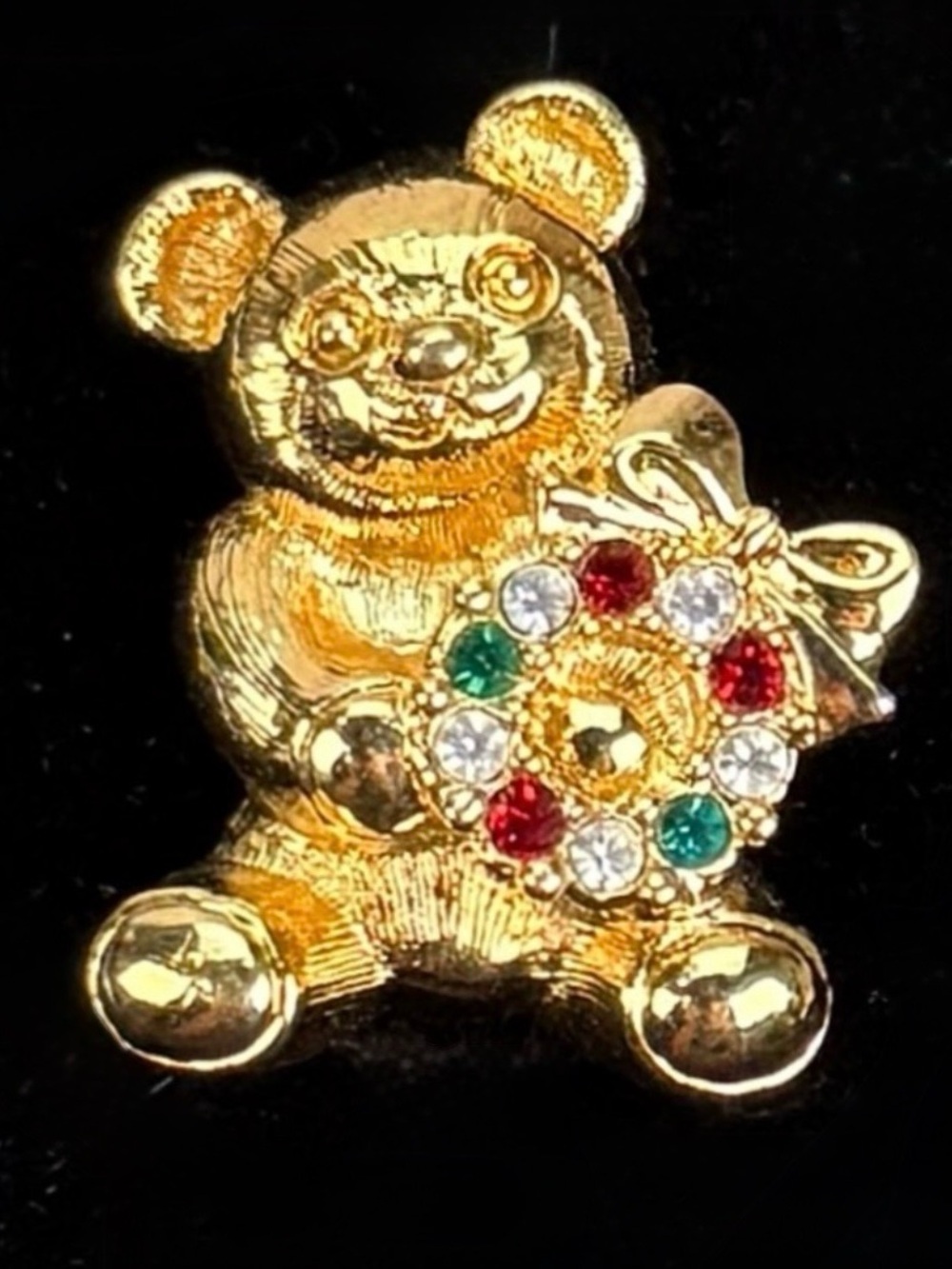 Vintage Goldtone Teddy Bear holiday wreath with Accents Brooch Pin